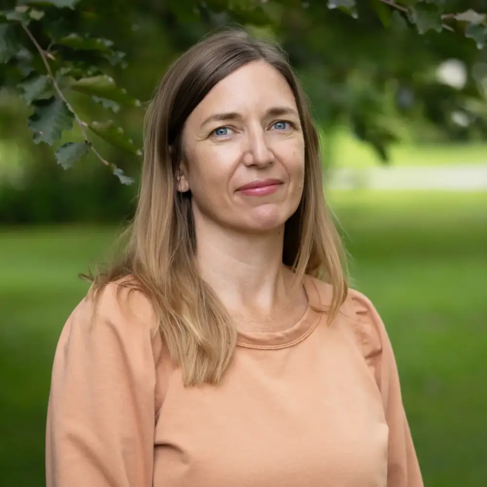 half-img-swedish-teacher-9